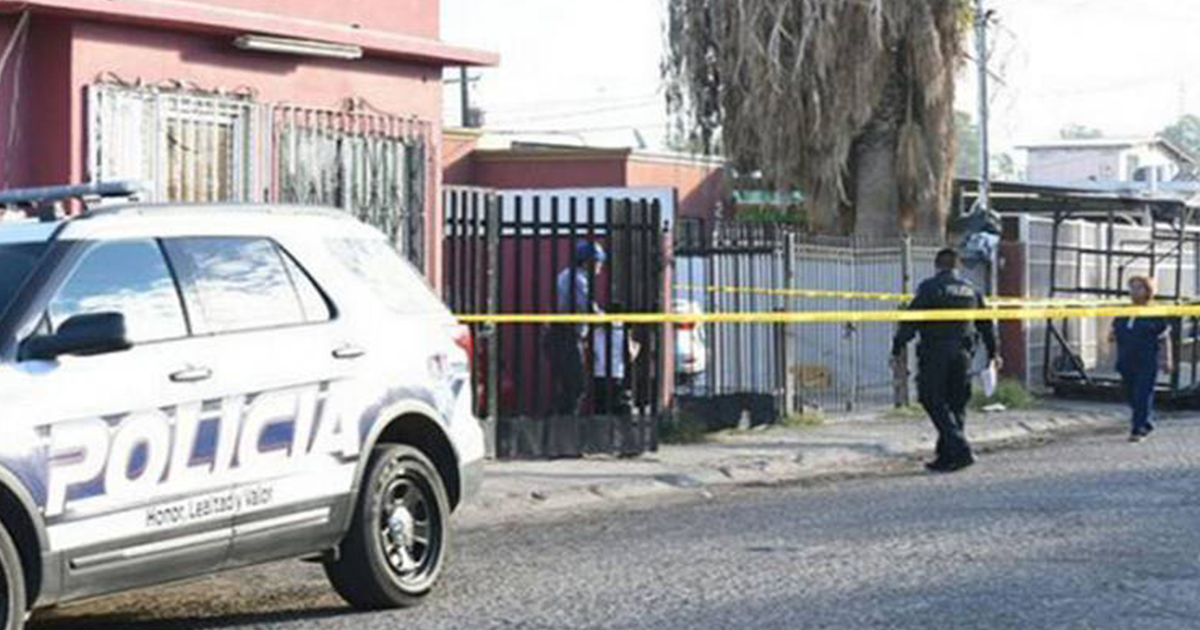 Mujer en estado de ebriedad toma un arma y dispara por accidente a su hijo