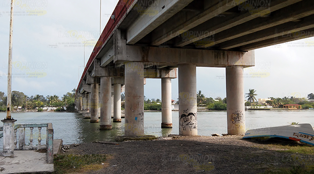 Puente en total abandono