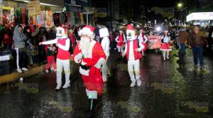 A pesar de las bajas temperaturas, realizan celebraciones navideñas