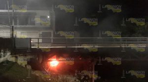Borrachos encienden llanta para calentarse Borrachos Encienden Llanta Calentarse