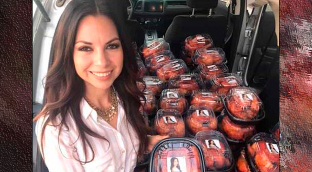 Diputada regala "pollitos rostizados" con su fotografía