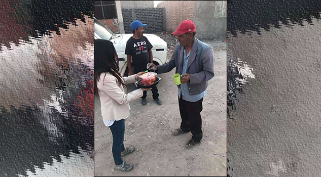 Diputada regala "pollitos rostizados" con su fotografía