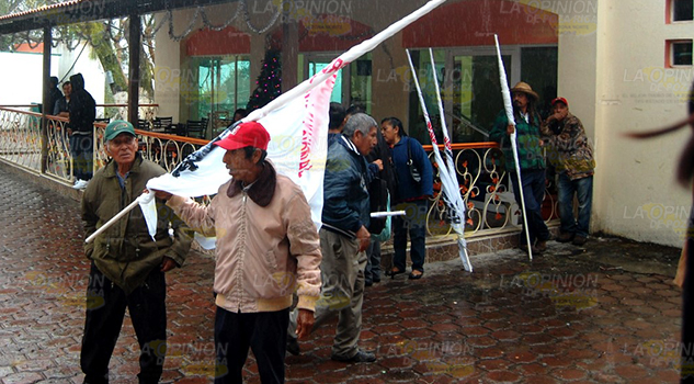 Reclaman apoyos para campesinos