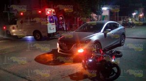 Mazda embiste a motociclista Mazda Embiste Motociclista