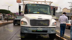 Taxi choca contra un camión Taxi Choca Contra Camión