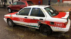 Taxi choca contra un camión Taxi Choca Contra Camión