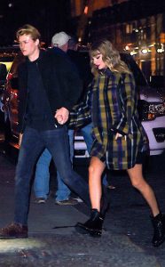 Taylor Swift y Joe Alwyn se muestran por primera vez ante las cámaras Taylor Swift Joe Alwyn Muestran Primera Vez Miedo Cámaras