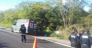 Volcadura de camión del Ejército Mexicano deja tres muertos