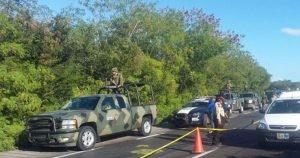 Volcadura de camión del Ejército Mexicano deja tres muertos