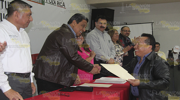 Garantizan seguridad jurídica a 10 escuelas