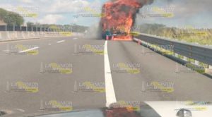 Autobús arde en llamas a la altura de Corral Falso