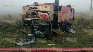 Vuelca autobús con pasajeros, mas de 12 heridos