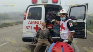 Vuelca autobús con pasajeros, mas de 12 heridos