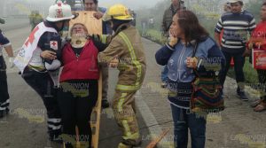 Vuelca autobús con pasajeros, mas de 12 heridos