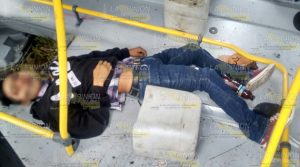 Vuelca autobús con pasajeros, mas de 12 heridos