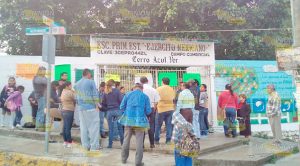 Toman la escuela primaria Ejército Mexicano