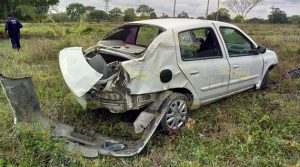 Ebrio choca y se accidenta cuando huía