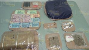 Intentan darse a la fuga con paquete de cocaína