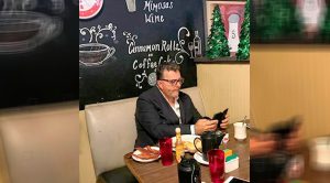 ¿Error matemático? Paga cuenta de 39 dólares pero deja propina de ¡3 mil!