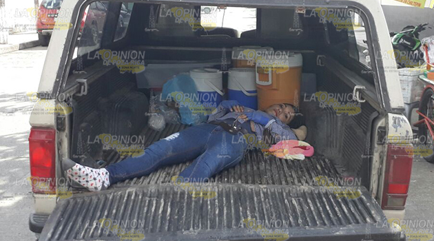 ¡Balean a una joven!