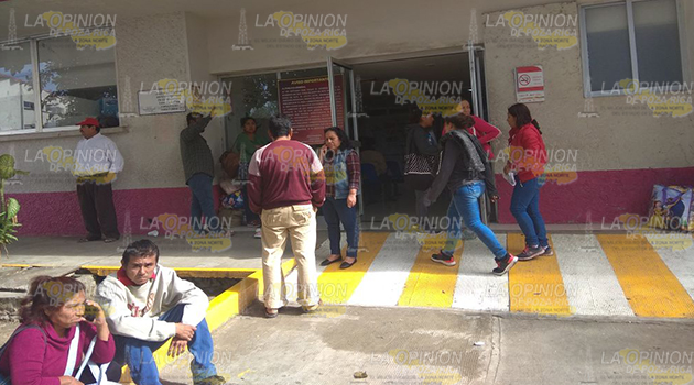 Atienden a lesionados de volcadura