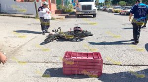 Choca motociclista contra camioneta de PEMEX