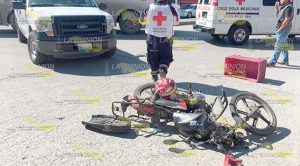 Choca motociclista contra camioneta de PEMEX