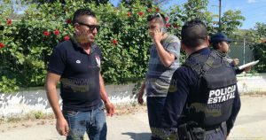 Motociclista los agrede a balazos