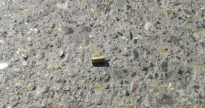 Motociclista los agrede a balazos