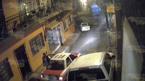 Taxista es denunciado por robo; fue captado en video