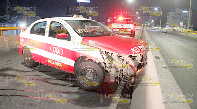Taxistas provocan choques