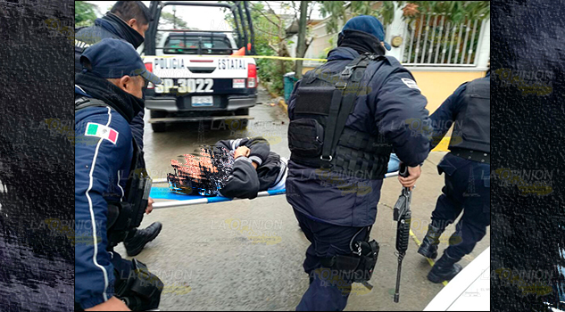 ¡Acribillan a taxista frente a su familia!