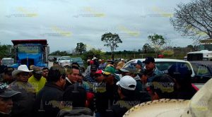 Cierran acceso a obra carretera Cierran Acceso Obre Carretera