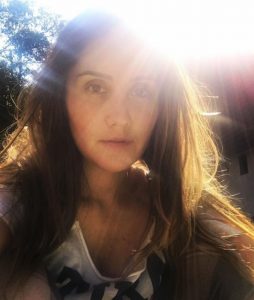 Dulce María fascina en foto sin maquillaje