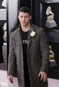 ¿Por qué los famosos posaron con una rosa blanca en los Grammy? Famosos Posaron Rosa Blanca Grammy