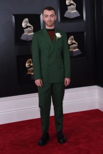 ¿Por qué los famosos posaron con una rosa blanca en los Grammy? Famosos Posaron Rosa Blanca Grammy