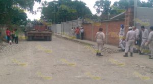 Habitantes bloquean el paso a unidades de Pemex Habitantes Bloquean Paso Unidades Pemex