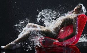 Kendall Jenner aparece desnuda tras críticas de acné