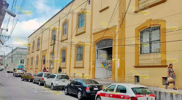 Locatarios contaminan el ambiente