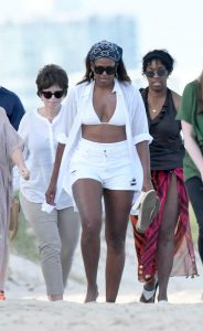 Michelle Obama y su figura en bikini acaparan las miradas