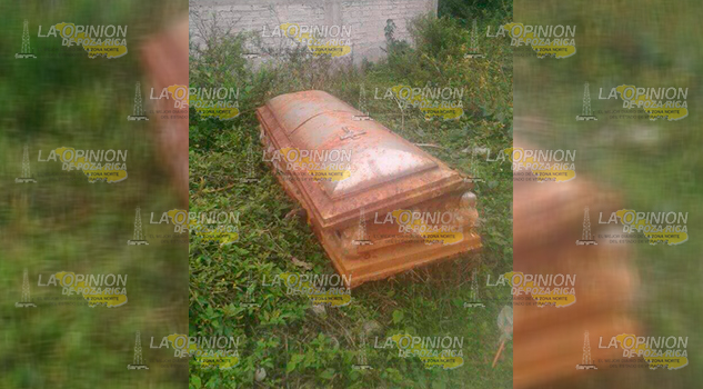 Tiran féretros en la calle Tiran Féretros Calle