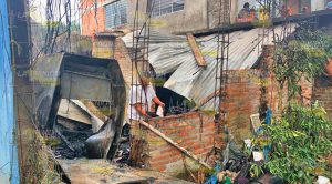Incendio arrasa con vivienda