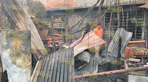 Incendio arrasa con vivienda