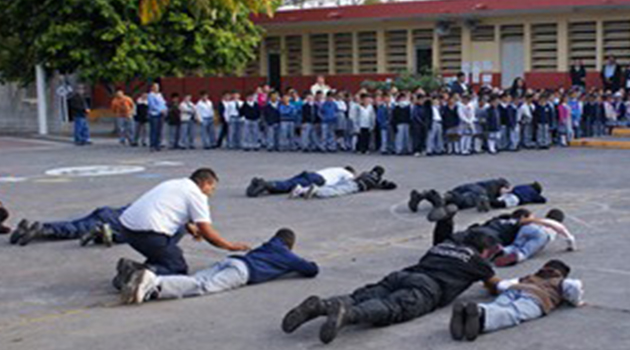Instruyen a alumnos en caso de "balacera" en las escuelas
