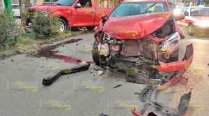 Choca Ford F150 contra Corolla; en la Chapultepec