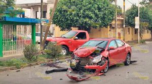 Choca Ford F150 contra Corolla; en la Chapultepec