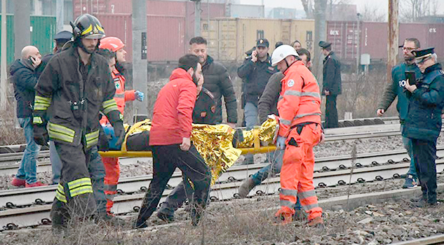 Se descarrila tren en Milán; reportan 3 muertos
