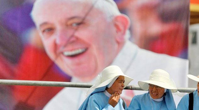 Papa Francisco aterriza en Perú