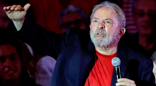 Lula entrega su pasaporte después de que se le prohibió salir de Brasil