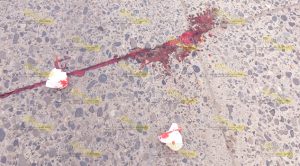 Motociclista embiste a peatón